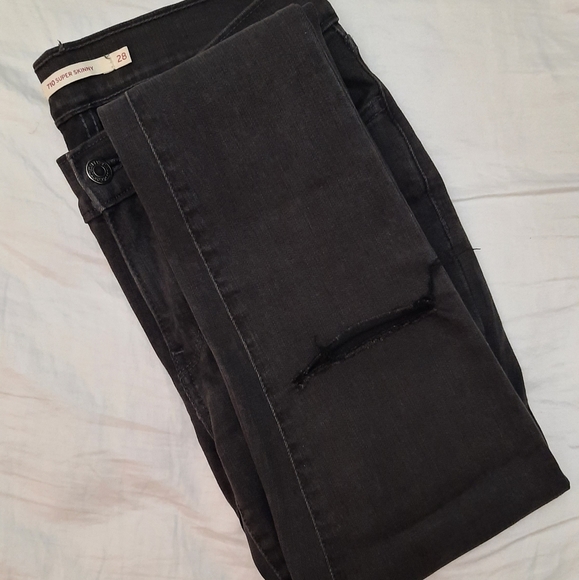 Levi Strauss Women's Skinny Jeans - Picture 2 of 7